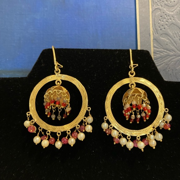 Earrings. Beautiful. Pre Owned. Gold Tone. - Picture 9 of 15